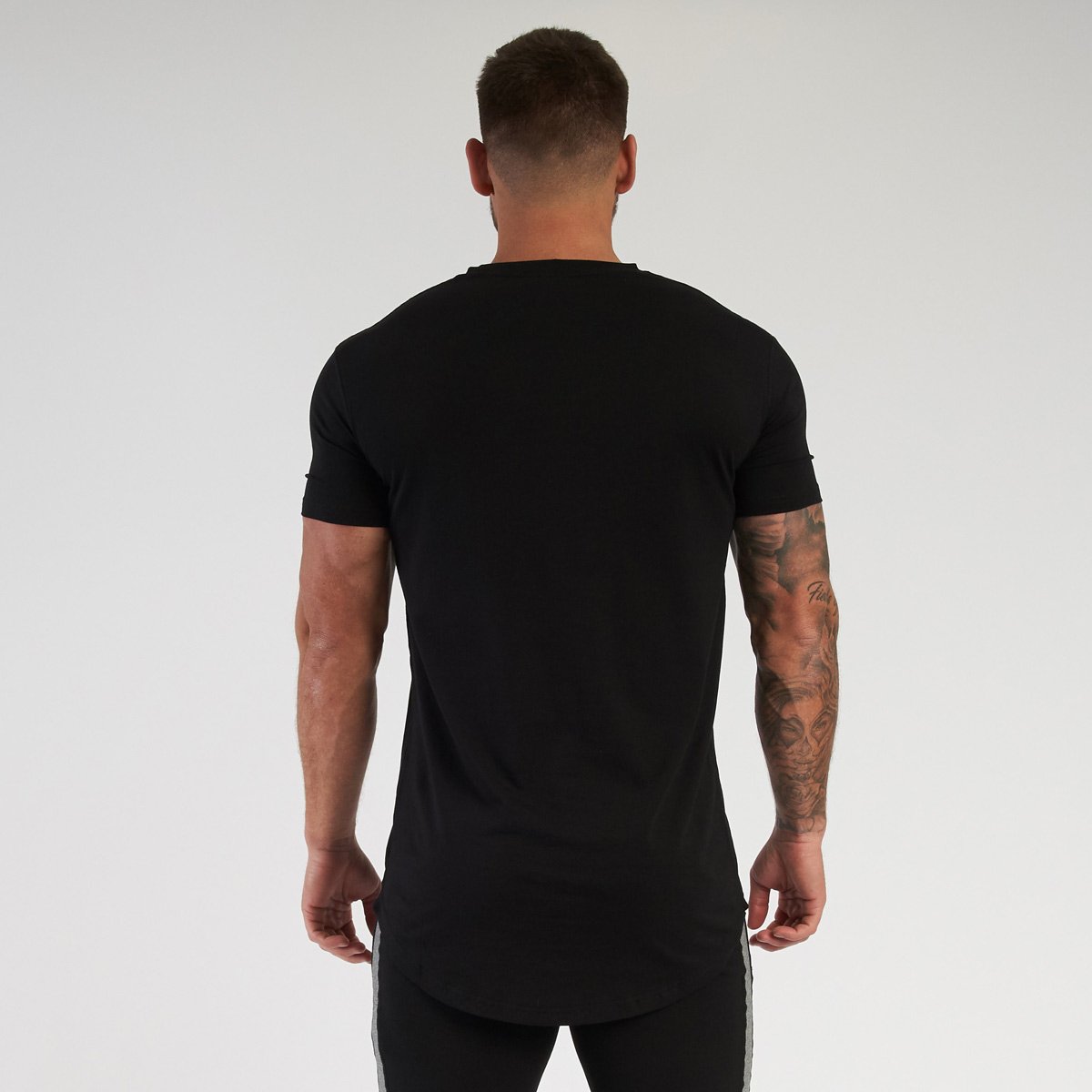 VANQUISH(ヴァンキッシュ) Tシャツ TRIUMPH USA / ブラック 3枚目の画像