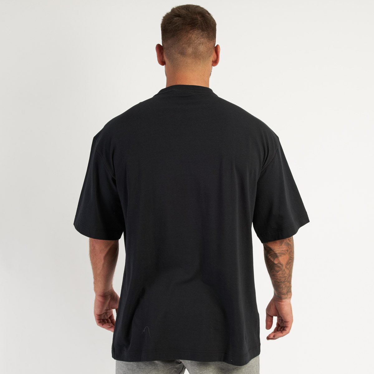 VANQUISH(ヴァンキッシュ) Tシャツ Core・オーバーサイズ / ブラック 3枚目の画像