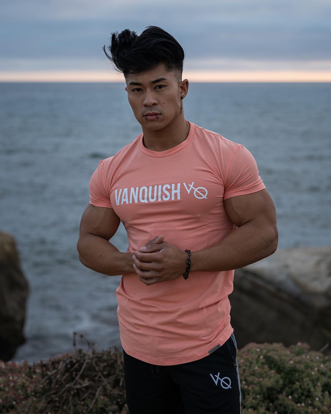 VANQUISH(ヴァンキッシュ) Tシャツ