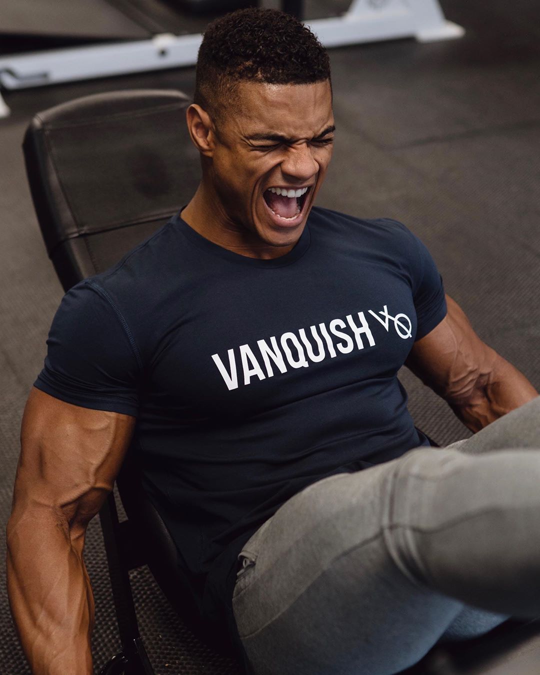 VANQUISH(ヴァンキッシュ) Tシャツ