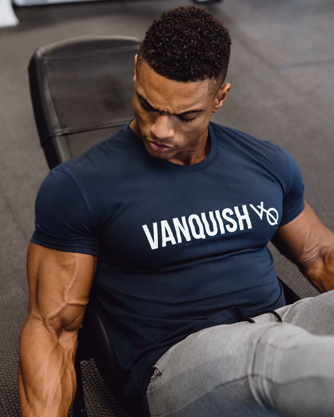 VANQUISH(ヴァンキッシュ) Tシャツ